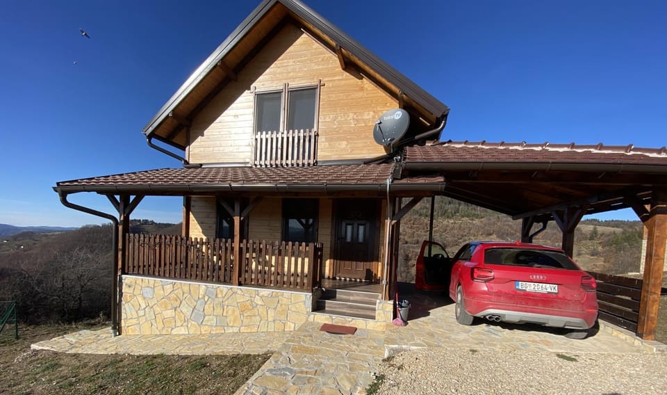 Property building, Day, Balcony/Terrace, Parking