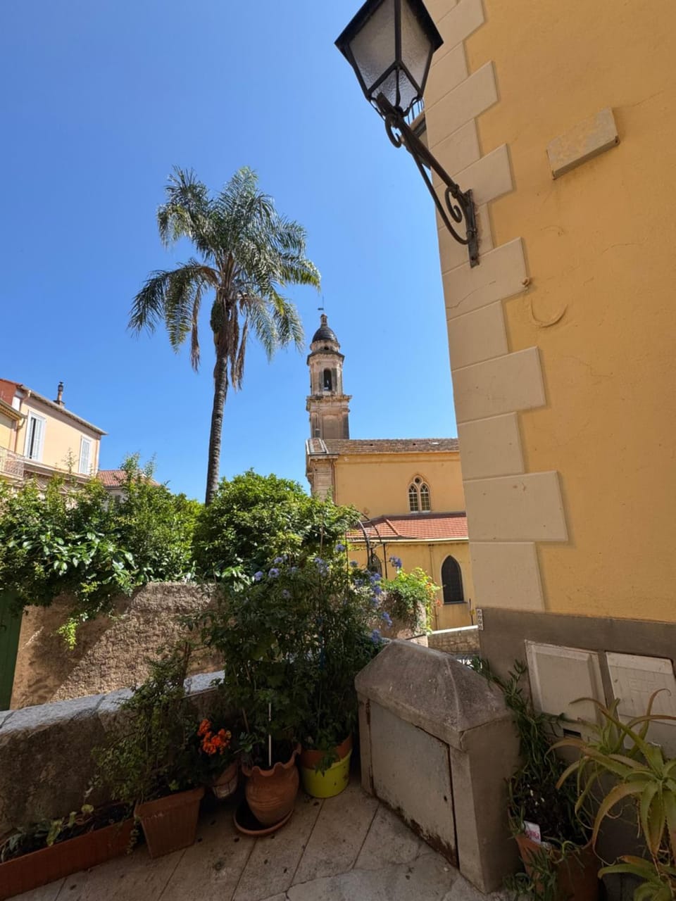 Neighbourhood, Landmark view