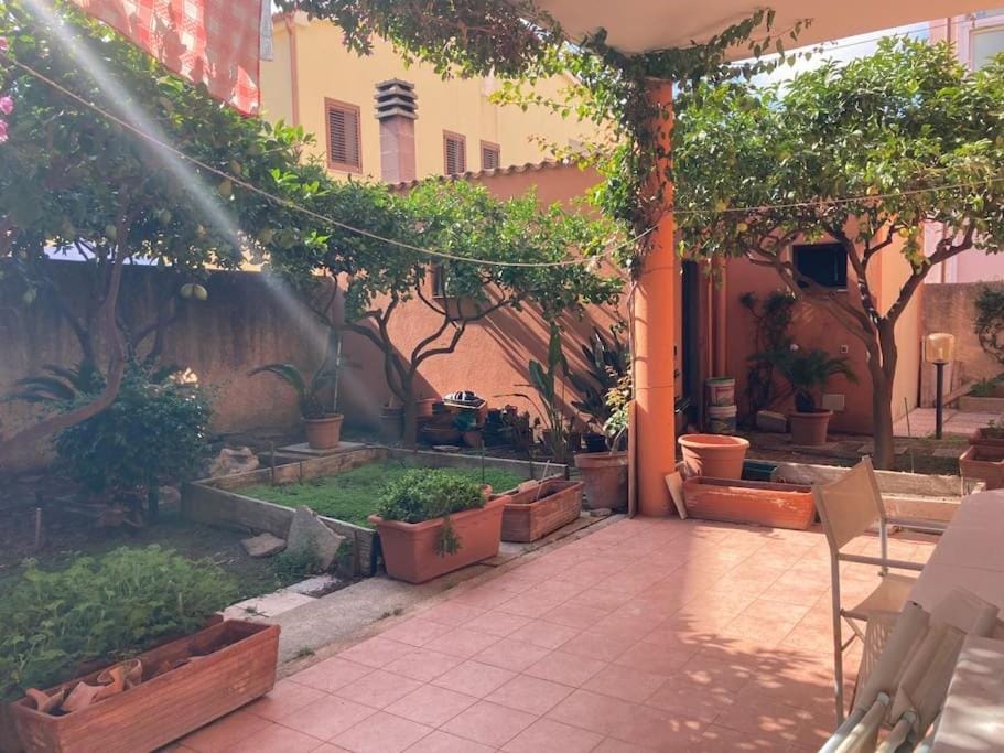 Appartamento con patio Apartment in Olbia