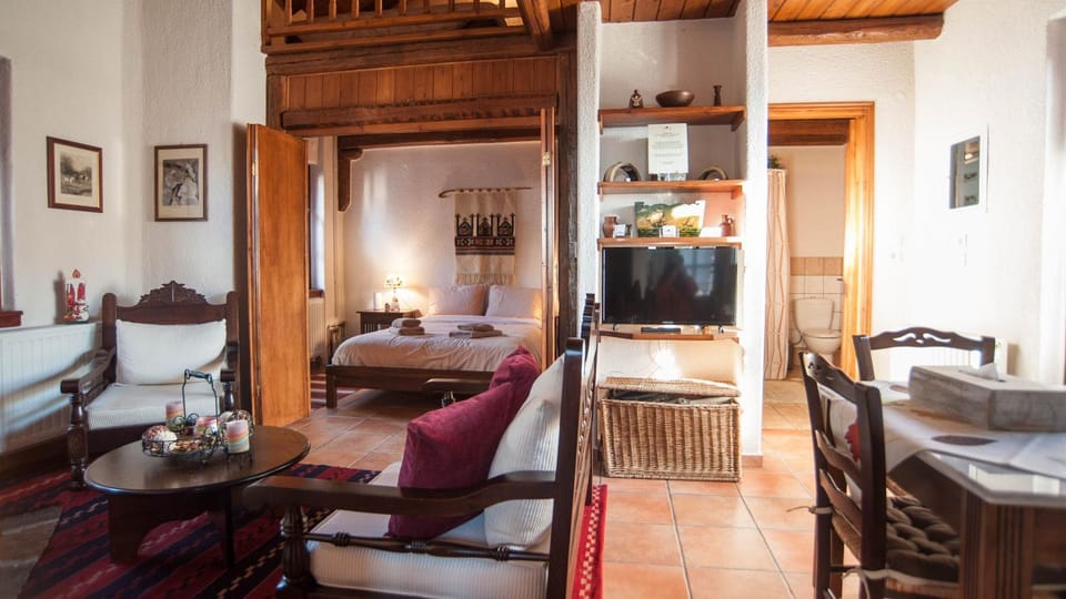 Seating area, Dining area, Bedroom
