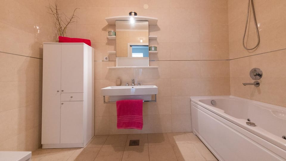 Shower, Bathroom, Bath, towels