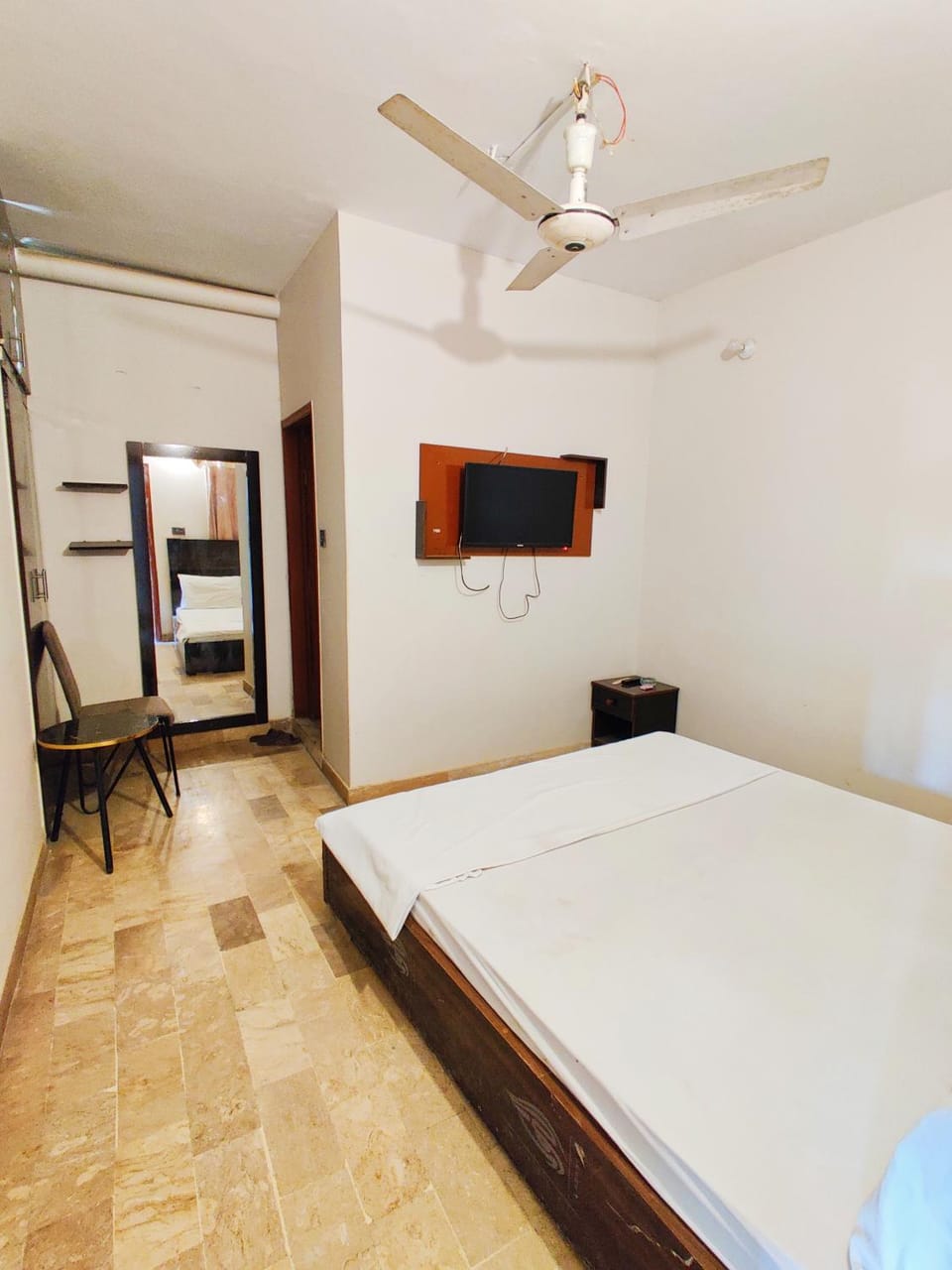Bed, TV and multimedia, Photo of the whole room, Bedroom, wardrobe