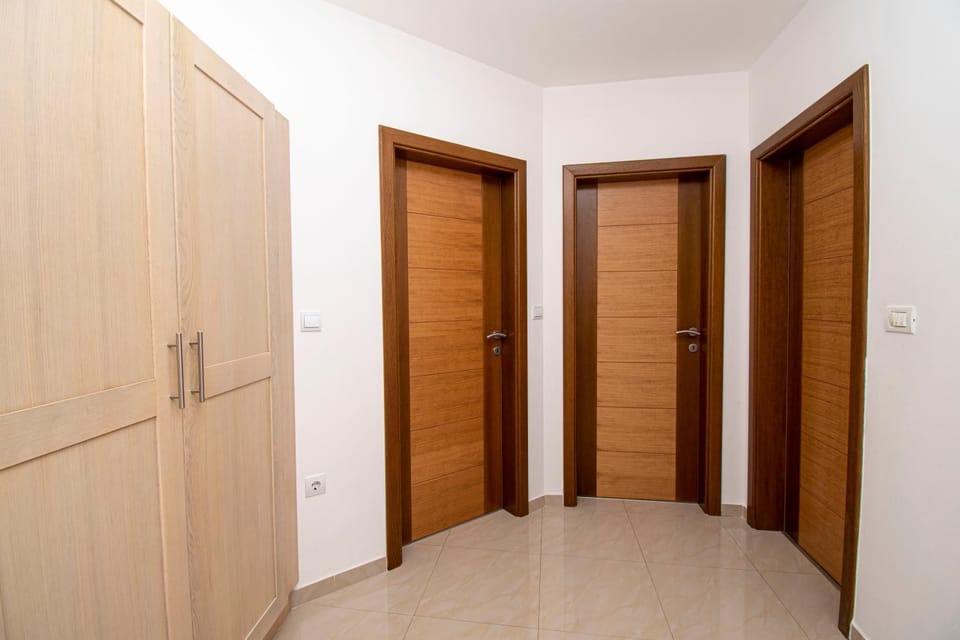 Photo of the whole room, wardrobe