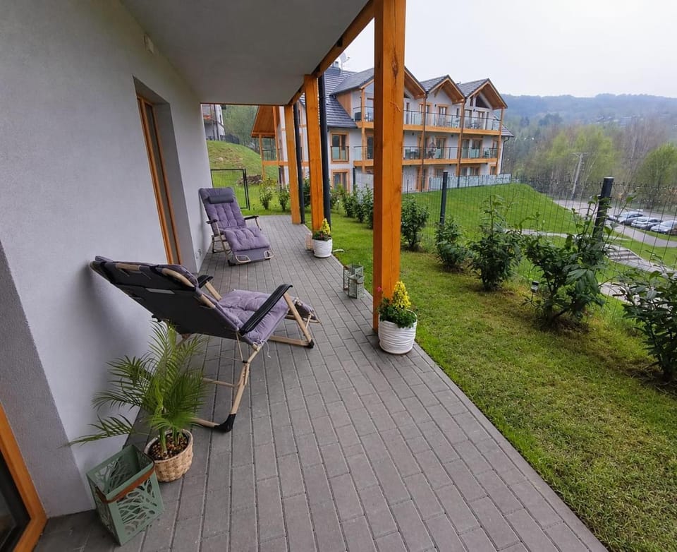 Property building, Spring, Day, Natural landscape, Garden, View (from property/room), Balcony/Terrace, Garden view, sunbed