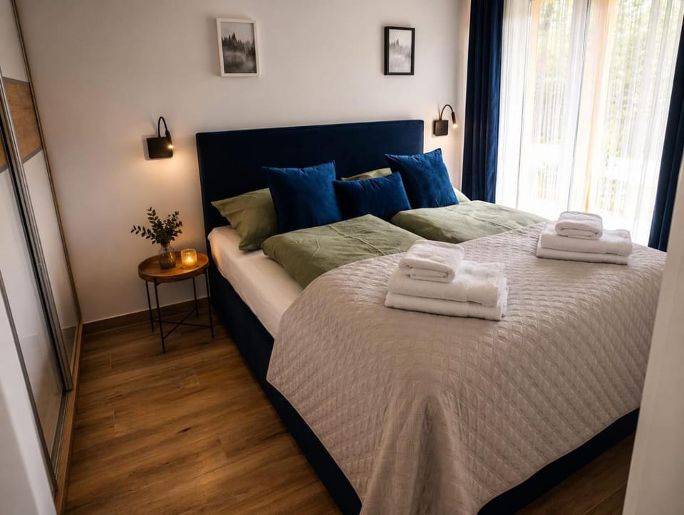 Bed, Photo of the whole room, Bedroom, towels