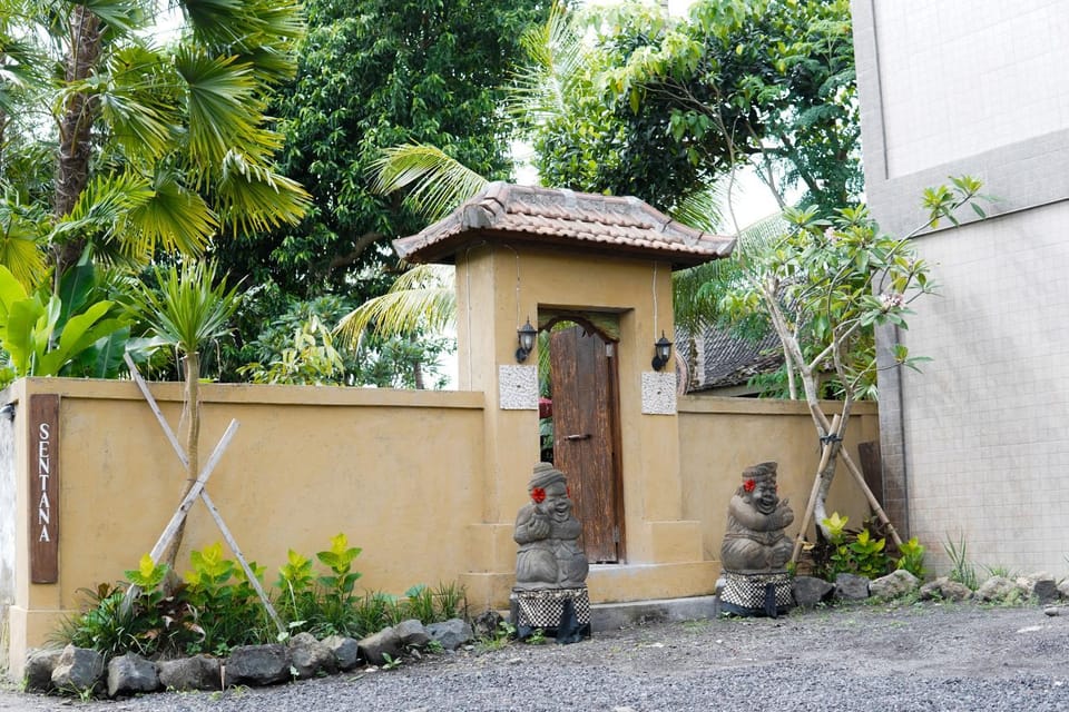 Facade/entrance, Decorative detail, Garden view