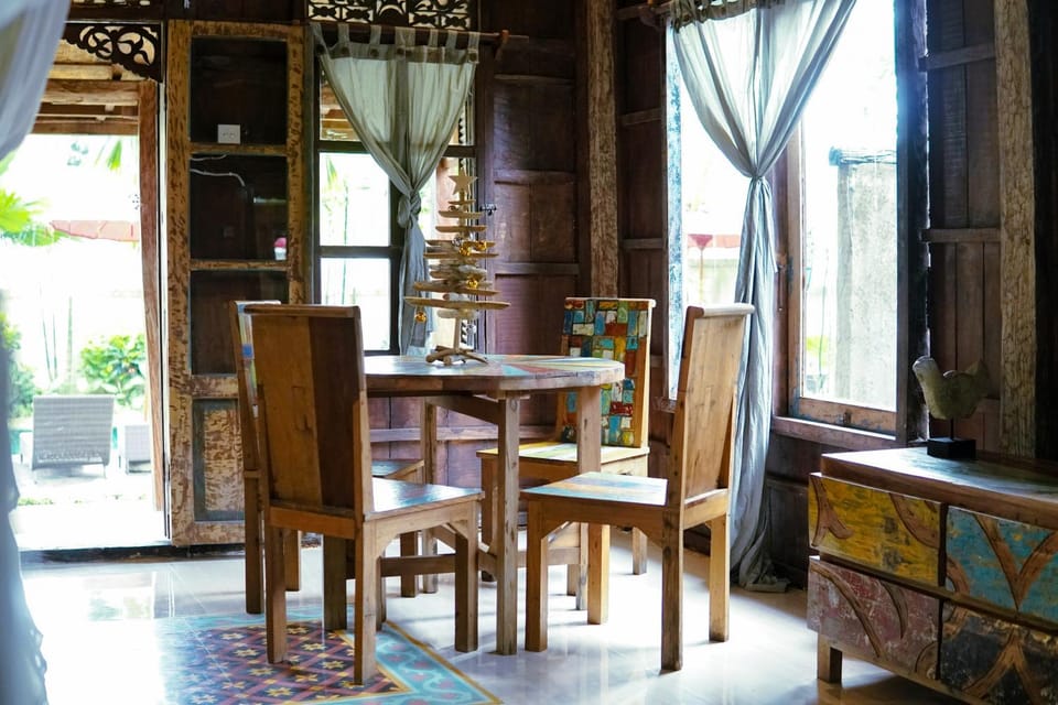 Decorative detail, Seating area, Dining area, Bedroom