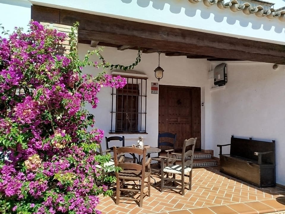 Property building, Patio, Garden, Balcony/Terrace, Living room, Seating area, Garden view