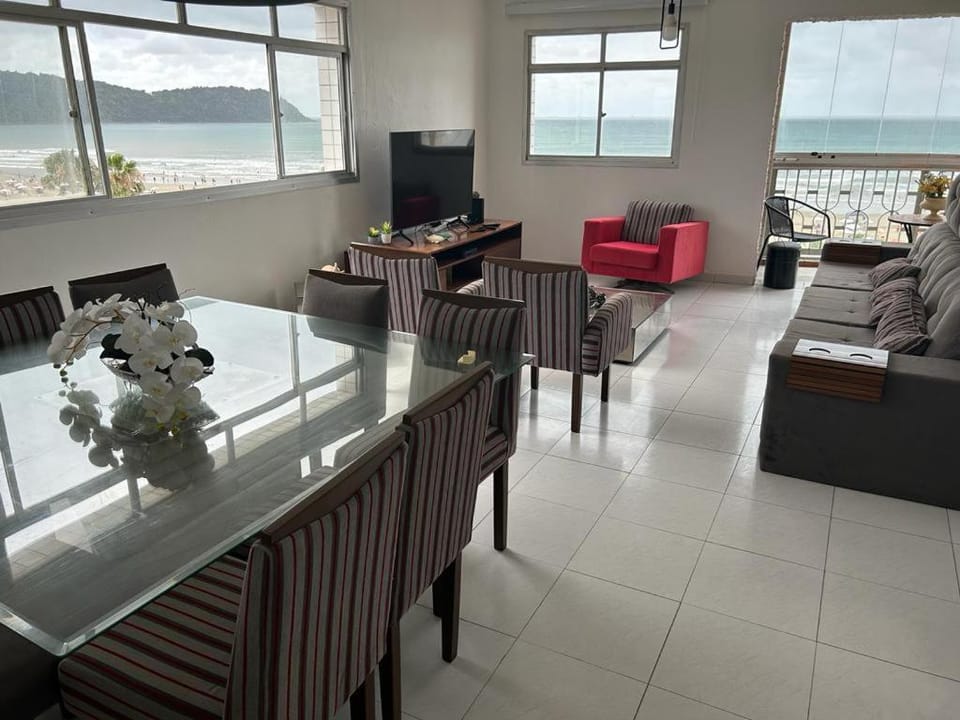 APTO FRENTE PARA MAR BOQUEIRÃO - PRAIA GRANDE Apartment in State of São Paulo