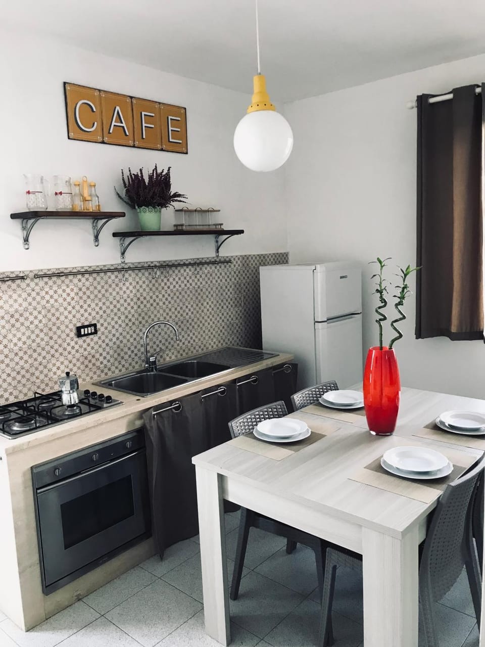 Dining area, pet friendly, stove, kitchen