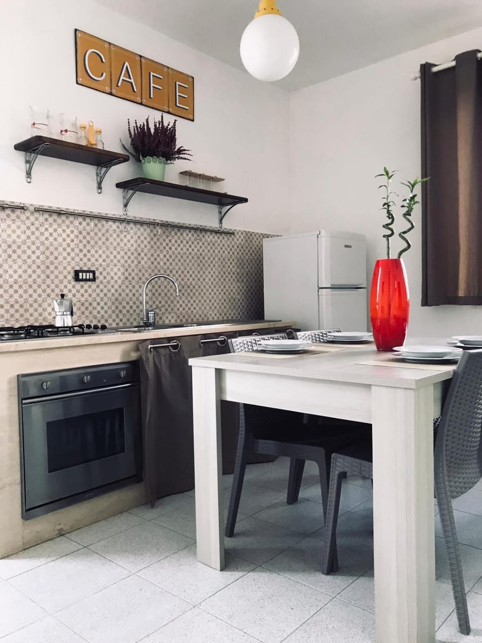 Kitchen or kitchenette, Dining area, pet friendly, stove
