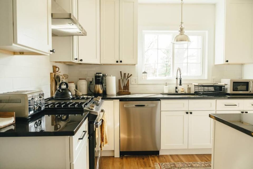 Cozy Cottage, Hot Tub, Fire Pit, 15min to Hudson and hiking House in Capital District, NY, USA