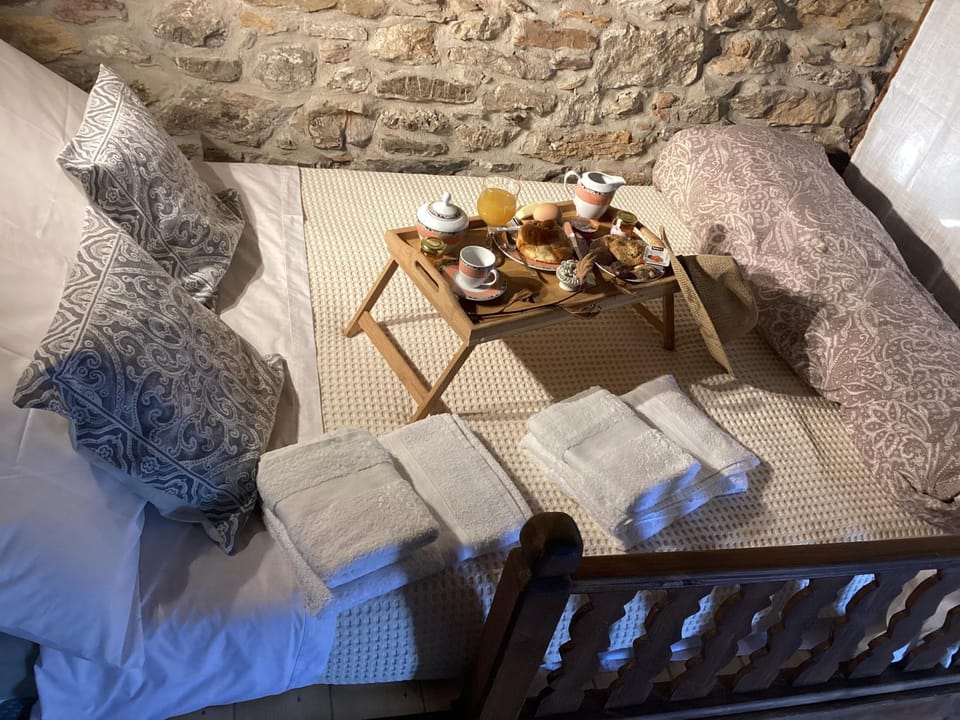 Bed, Bedroom, Breakfast