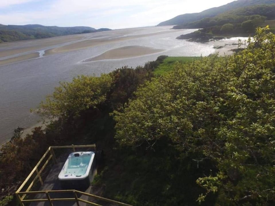 Bird's eye view, River view