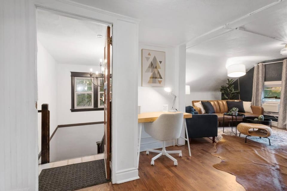 Cozy 1BR in Historic Triplex 11 Apartment in Kansas City