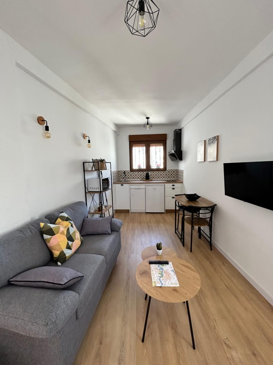 Living room, Photo of the whole room