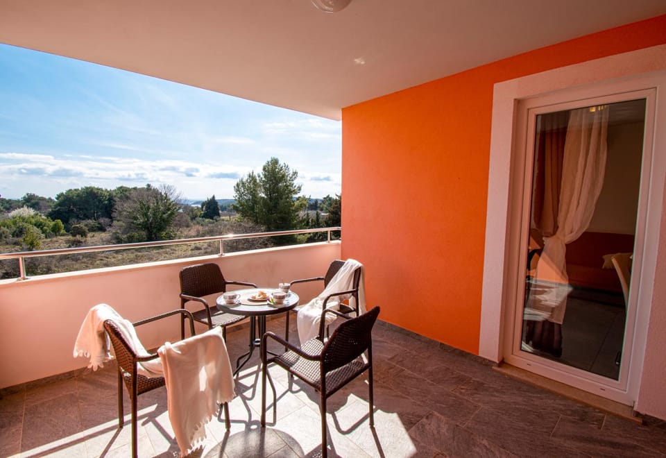 Day, Natural landscape, View (from property/room), Balcony/Terrace, Seating area