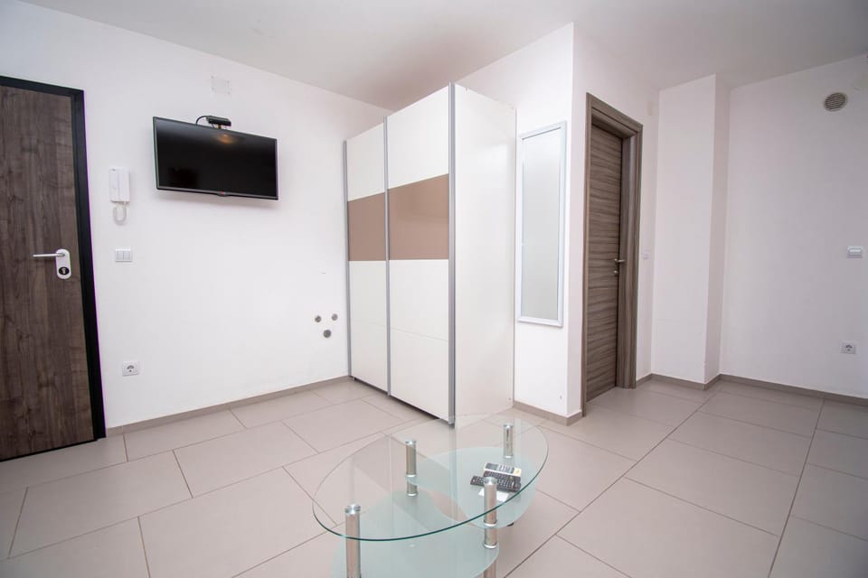 TV and multimedia, wardrobe