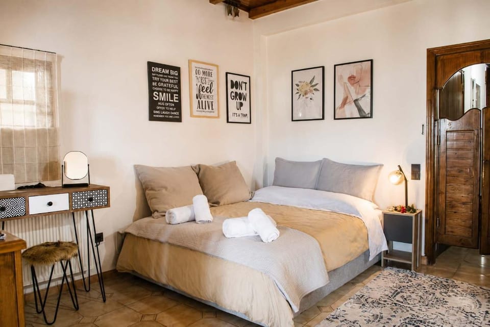 Stathohouse - Peaceful Balcony Retreat in Filiatra Apartment in Messenia