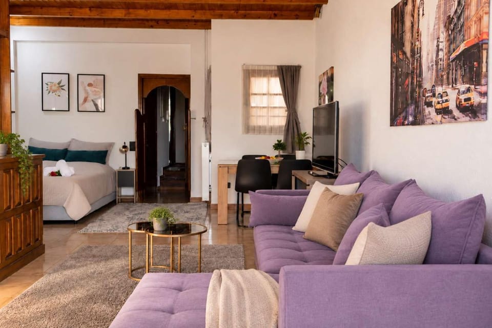 Stathohouse - Peaceful Balcony Retreat in Filiatra Apartment in Messenia