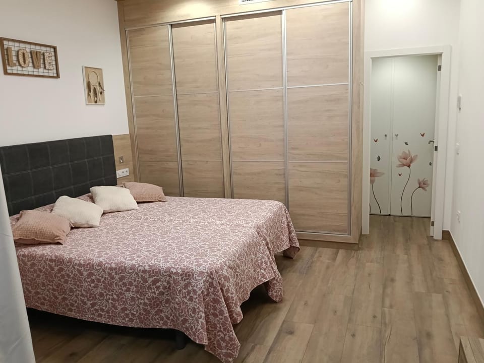 Bed, Photo of the whole room, Bedroom, wardrobe