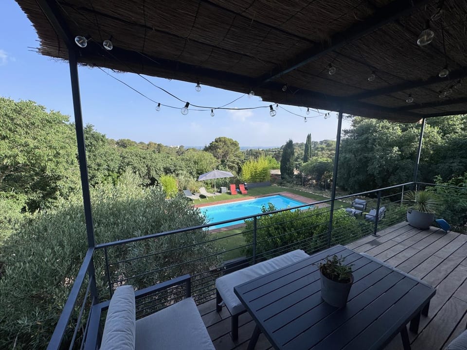 NIMES Villa au calme avec Jardin, Piscine et Terrain pétanque à 5 min du centre ville Villa in Nimes