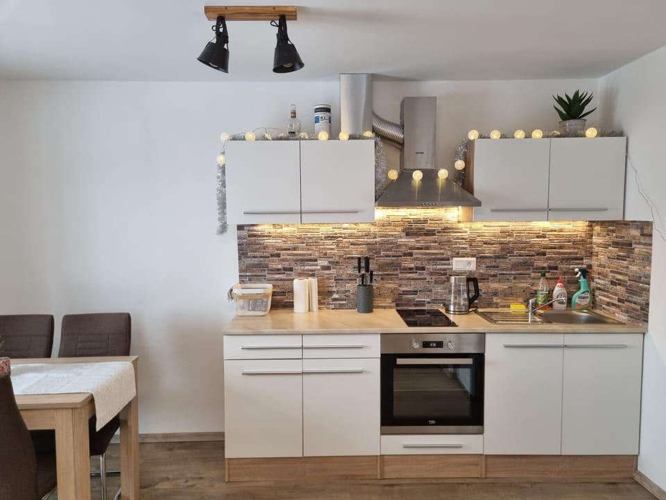 Kitchen or kitchenette, kitchen, kitchen
