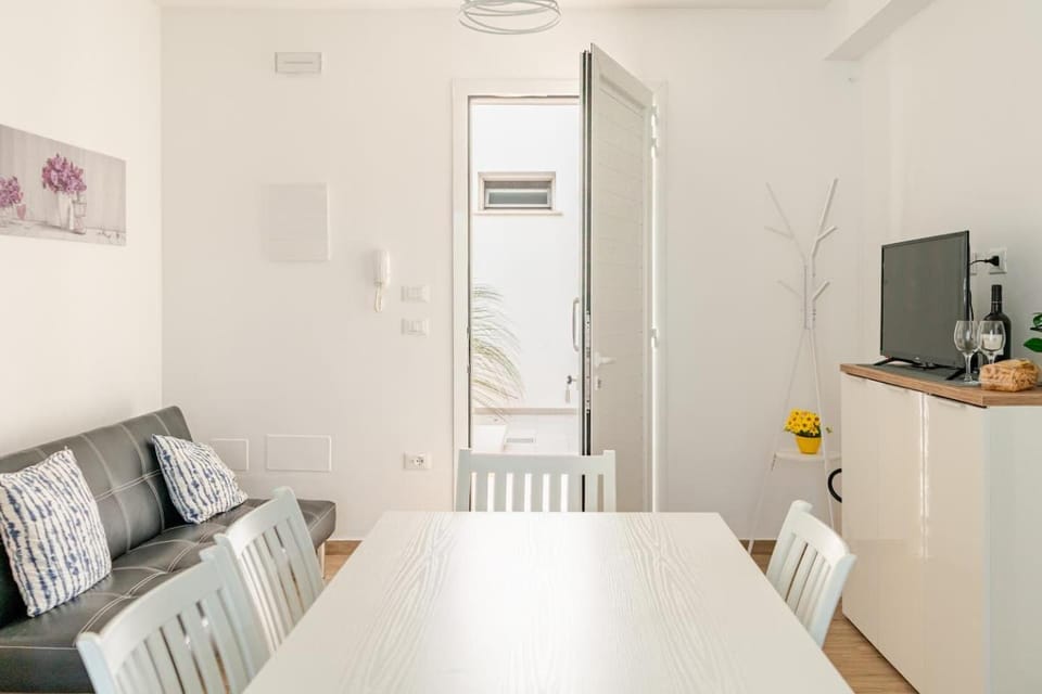Dining area, air conditioner