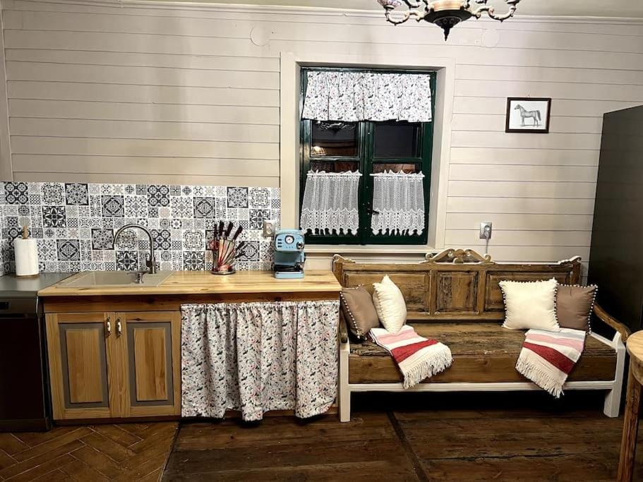 Kitchen or kitchenette, Seating area, Dining area