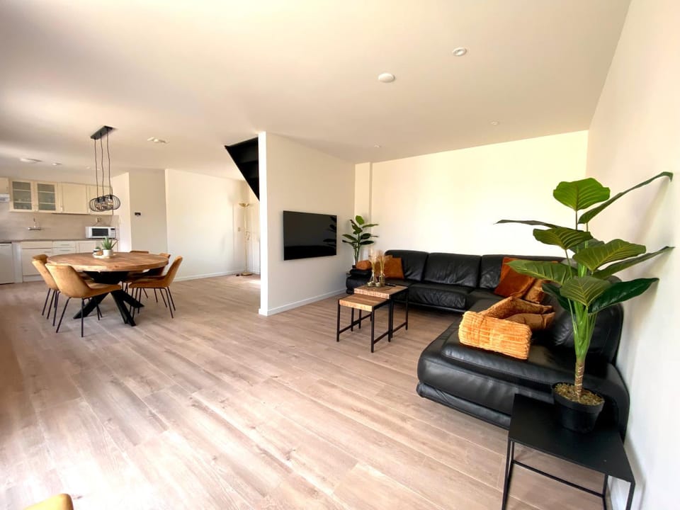 Communal lounge/ TV room, Living room, Dining area