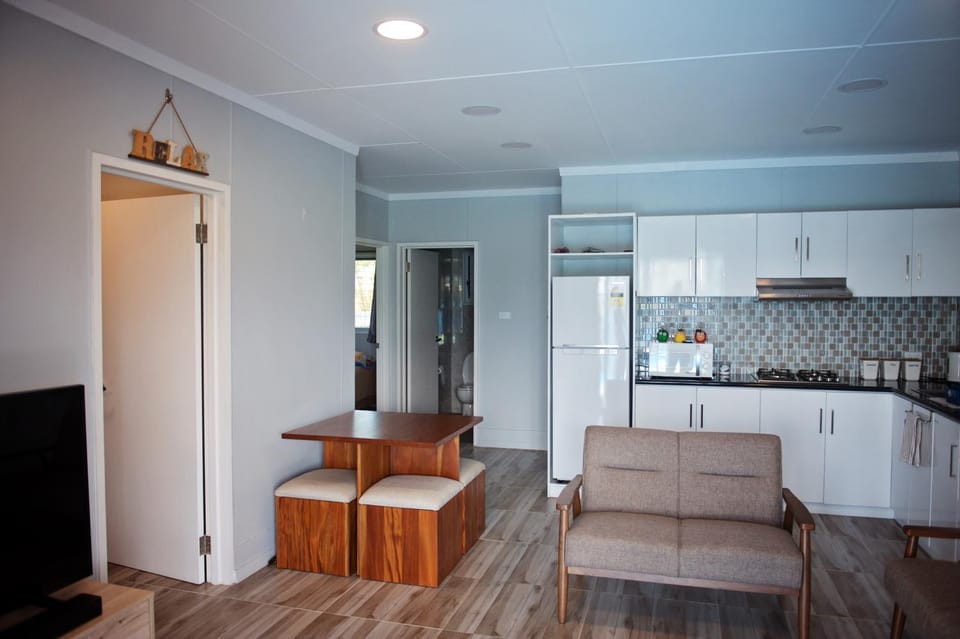 Kitchen or kitchenette, Dining area, stove