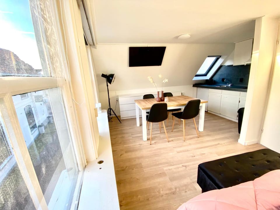 TV and multimedia, Kitchen or kitchenette, Dining area