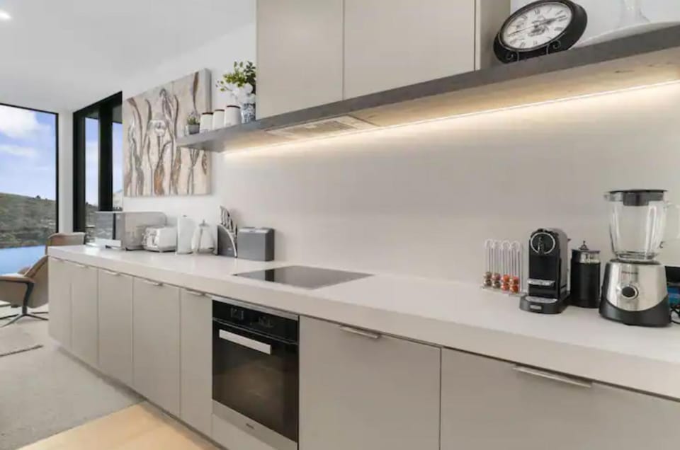 Coffee/tea facilities, Kitchen or kitchenette, minibar, stove, toaster