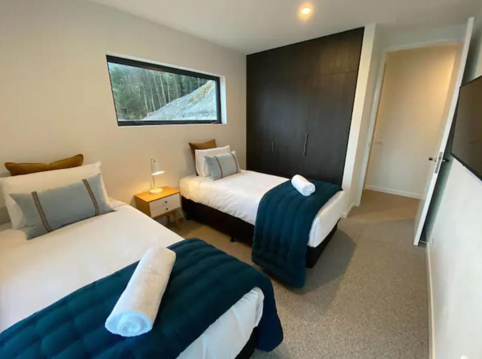 TV and multimedia, Photo of the whole room, Bedroom