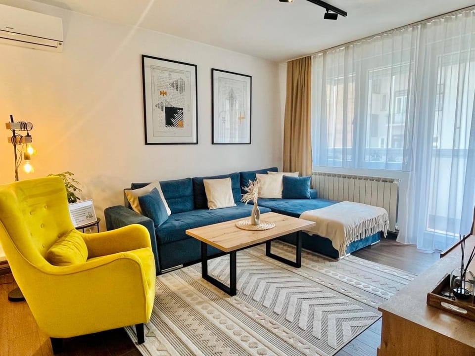 Living room, Photo of the whole room, Seating area, air conditioner