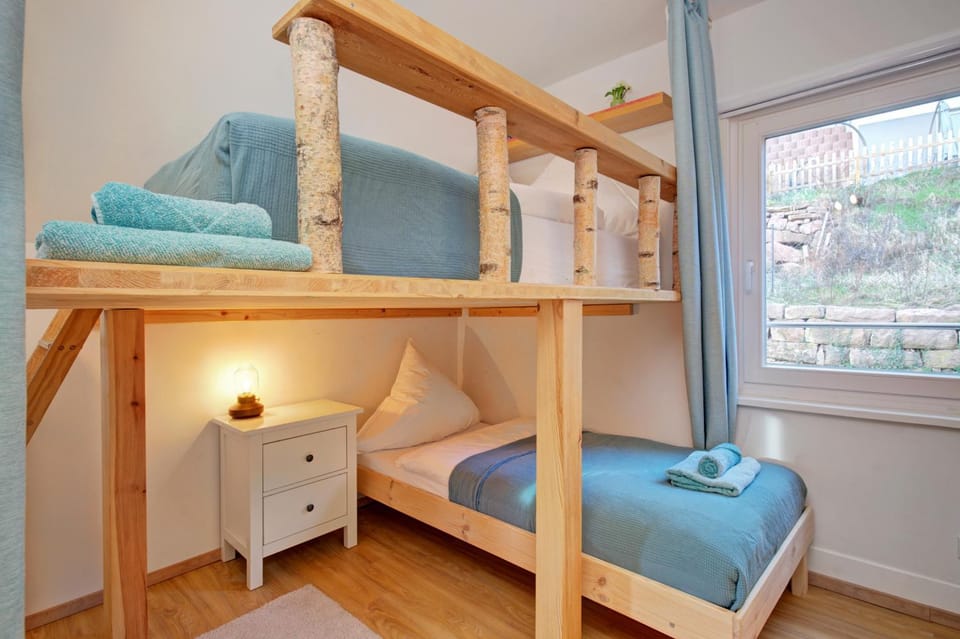 Bed, Photo of the whole room, Bedroom, bunk bed, towels
