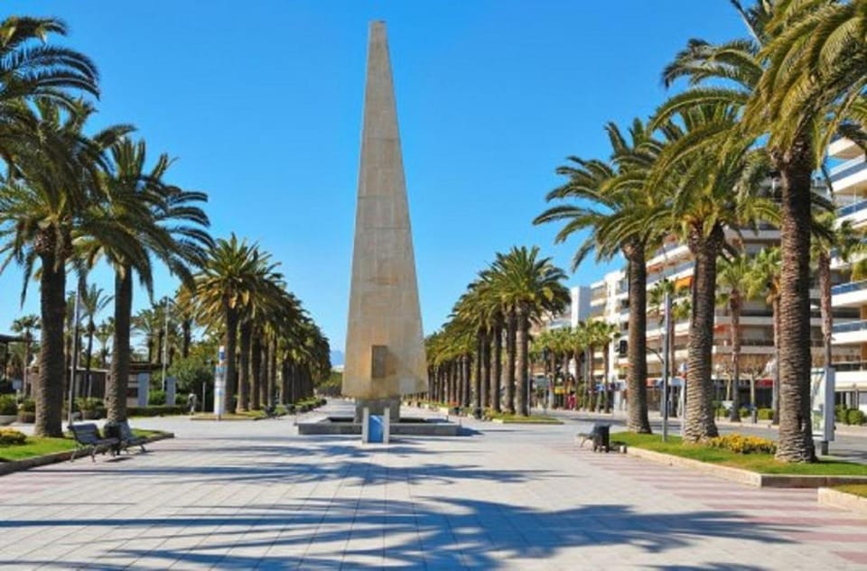 Nearby landmark, Spring, Neighbourhood, Natural landscape, Location