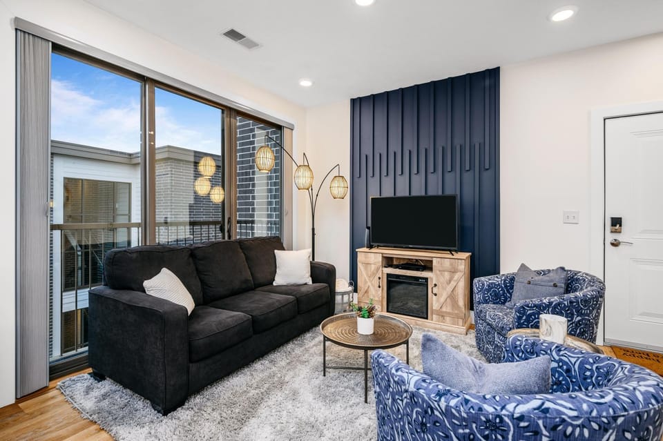 Property building, TV and multimedia, Living room, Seating area