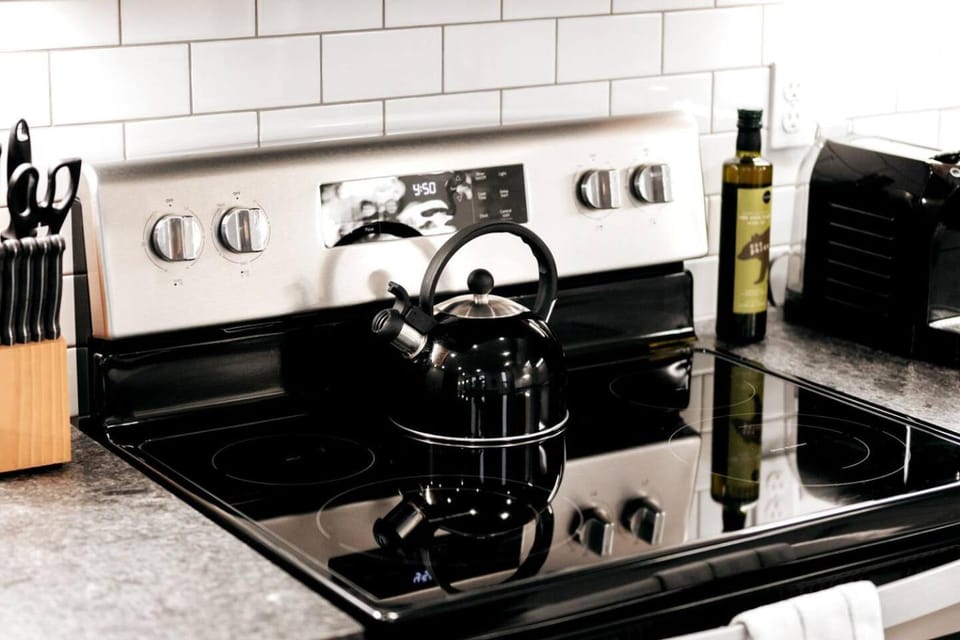 Coffee/tea facilities, pet friendly, stove