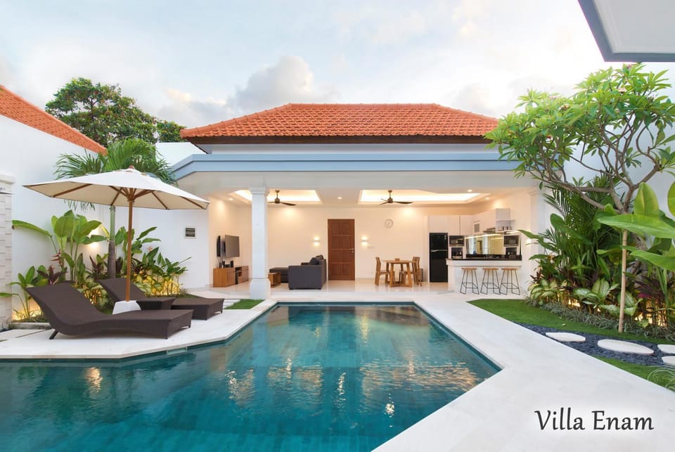 Garden, Garden, View (from property/room), Living room, Pool view, Swimming pool, Swimming pool, sunbed