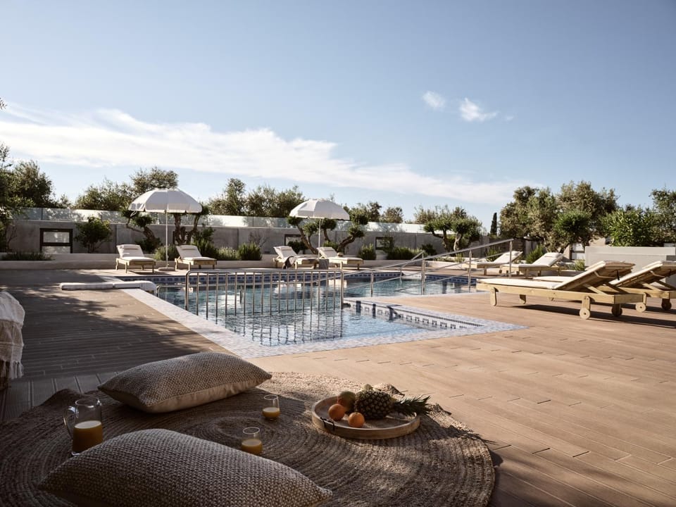 Pool view, Swimming pool, sunbed