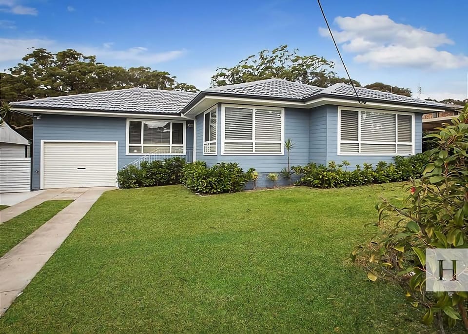 The Little Blue Lakehouse House in Lake Macquarie