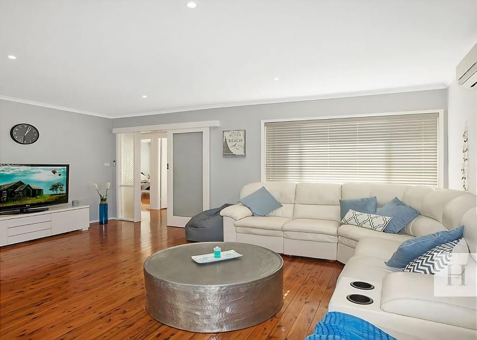 The Little Blue Lakehouse House in Lake Macquarie