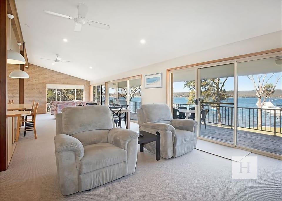 The Waterfront House in Lake Macquarie