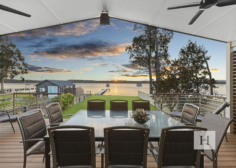 Sunset Central Coast House in Lake Macquarie