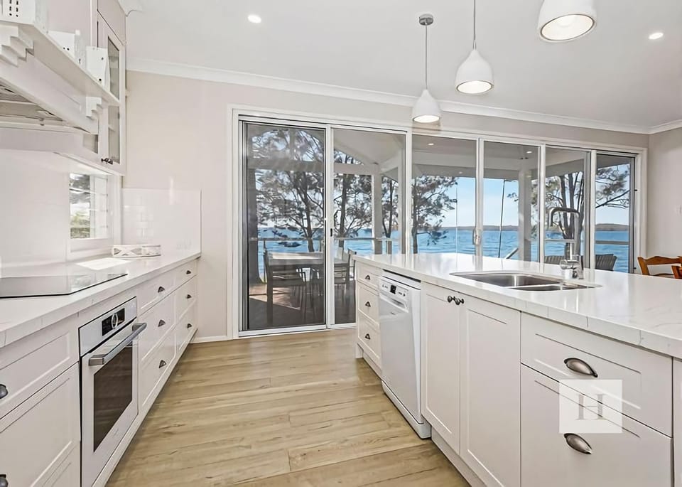 The Lakehouse Retreat House in Lake Macquarie