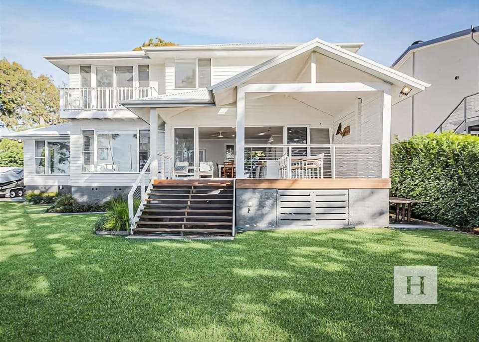 The Lakehouse Retreat House in Lake Macquarie