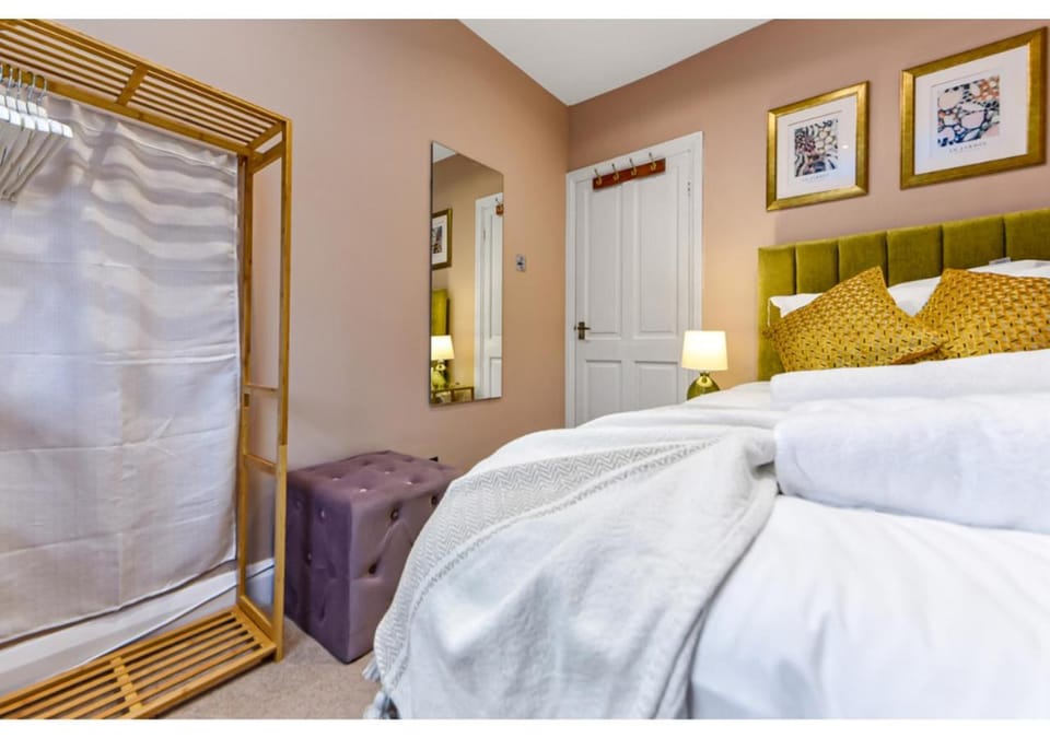 Bed, Bedroom, wardrobe