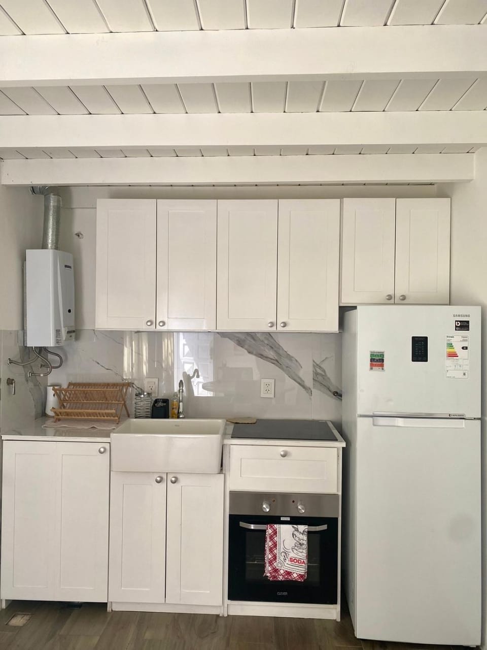 Kitchen or kitchenette, oven, pet friendly