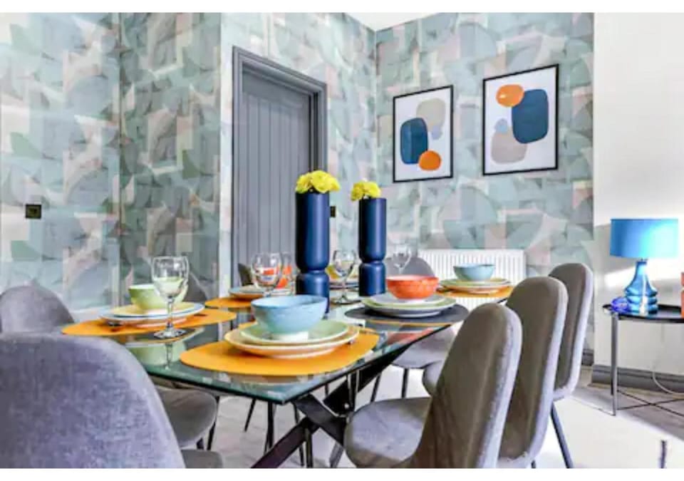 Food and drinks, Dining area, Food